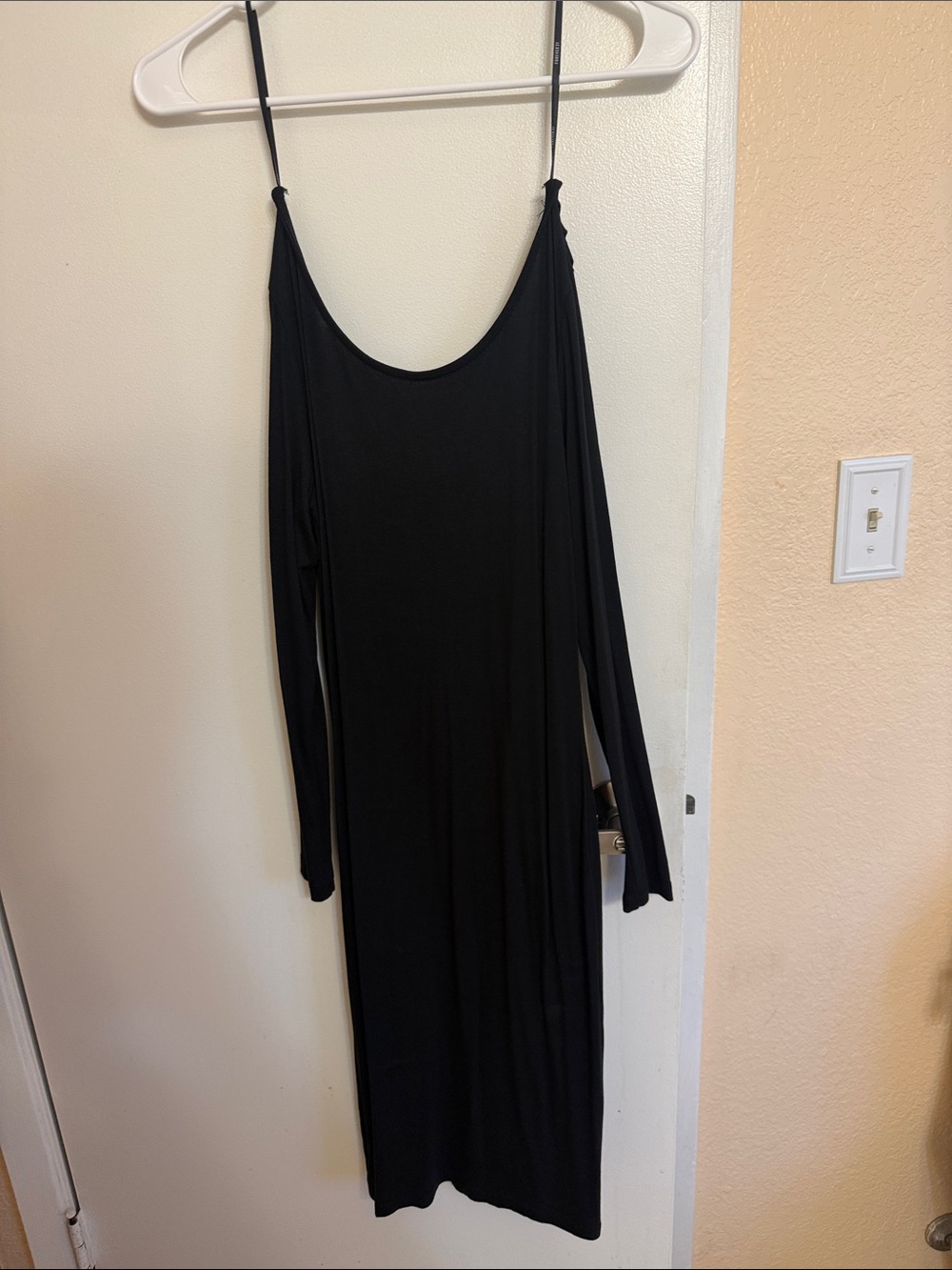 Forever 21 Black Off-Shoulder Long Sleeve Maxi Dress